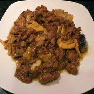 Ternera con Bambú y Setas Chinas