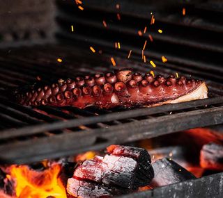 Pata de pulpo a la brasa