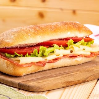 Сандвич с бяла чабата, луканка, ементал и масло