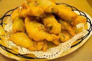 Pui de balta serviti cu sos sweet-chilli