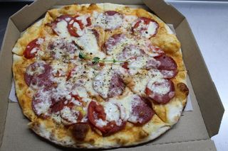 Піца з ковбасою (420г)