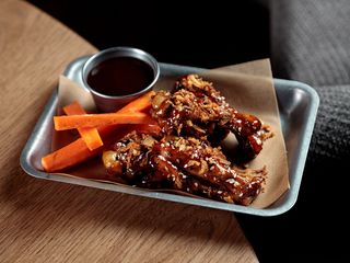 Крильця Buffalo в соусі BBQ з насінням (300g)