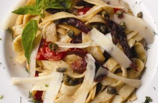 Талиатели със сушени, чери домати и каперси (400г)