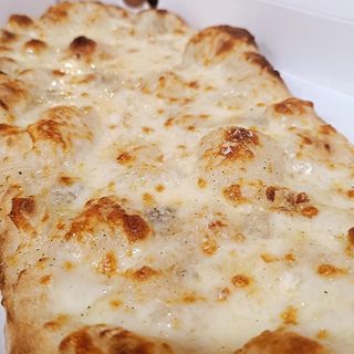 Pinsa romana biancha cacio e pepe