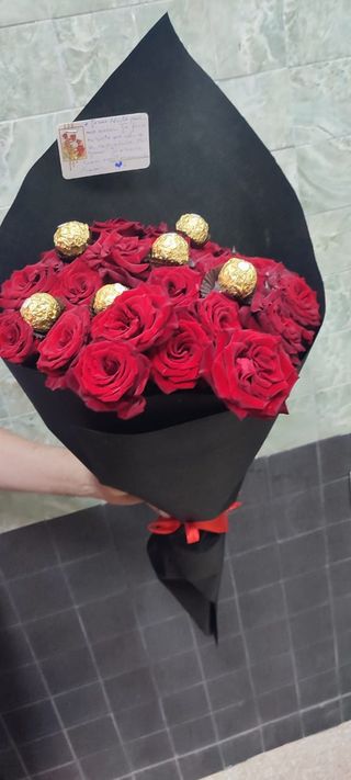 باقة ورد حمراء بشكولاطة