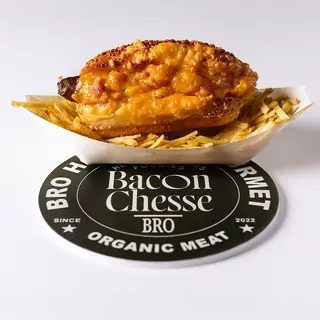 Hot dog de cerdo con bacon y queso cheddar