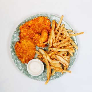 Piletina pohana s pomfritom i tartar umakom