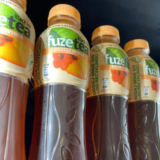 FuzeTea brzoskwiniowa z czarną herbatą i hibiskusem 0,5l