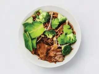 Пшенична локшина з яловичиною Блек Пеппер