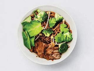 Пшенична локшина з яловичиною Блек Пеппер