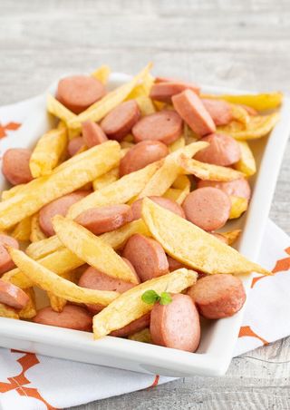 Patate fritte e würstel