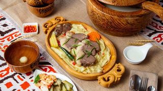 Бесбармак из мяса верблюда