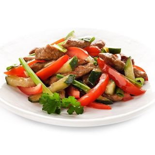 Острый салат с говядиной