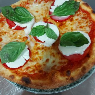 22 Pizza De Tomate Y Flor De Leche (26 Cm.)