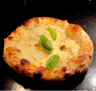 Pizza Quattro Formaggi Ø 32cm