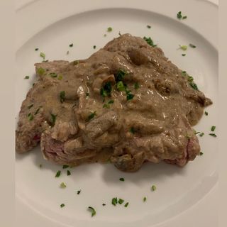 Filetto di manzo ai porcini con crema tartufata