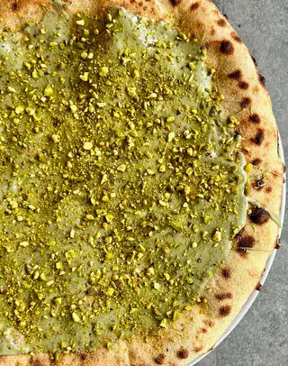 Pizza cu  crema dulce de fistic