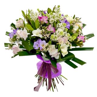 Liliac si frezii in buchet Primavara cu parfum