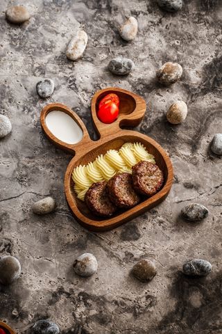 Домашние котлеты из телятины с картофельным пюре.