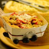 Fettuccine Alfredo i piletina sa šarenim paprikama 400 gr