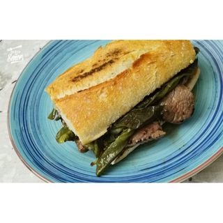 Bocadillo de Pepito de ternera con pimientos