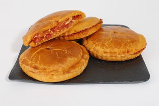 Empanadilla De Tomate Huevo Y Atún Redonda (Grande)