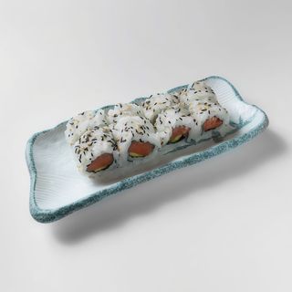 Uramaki sake avocado