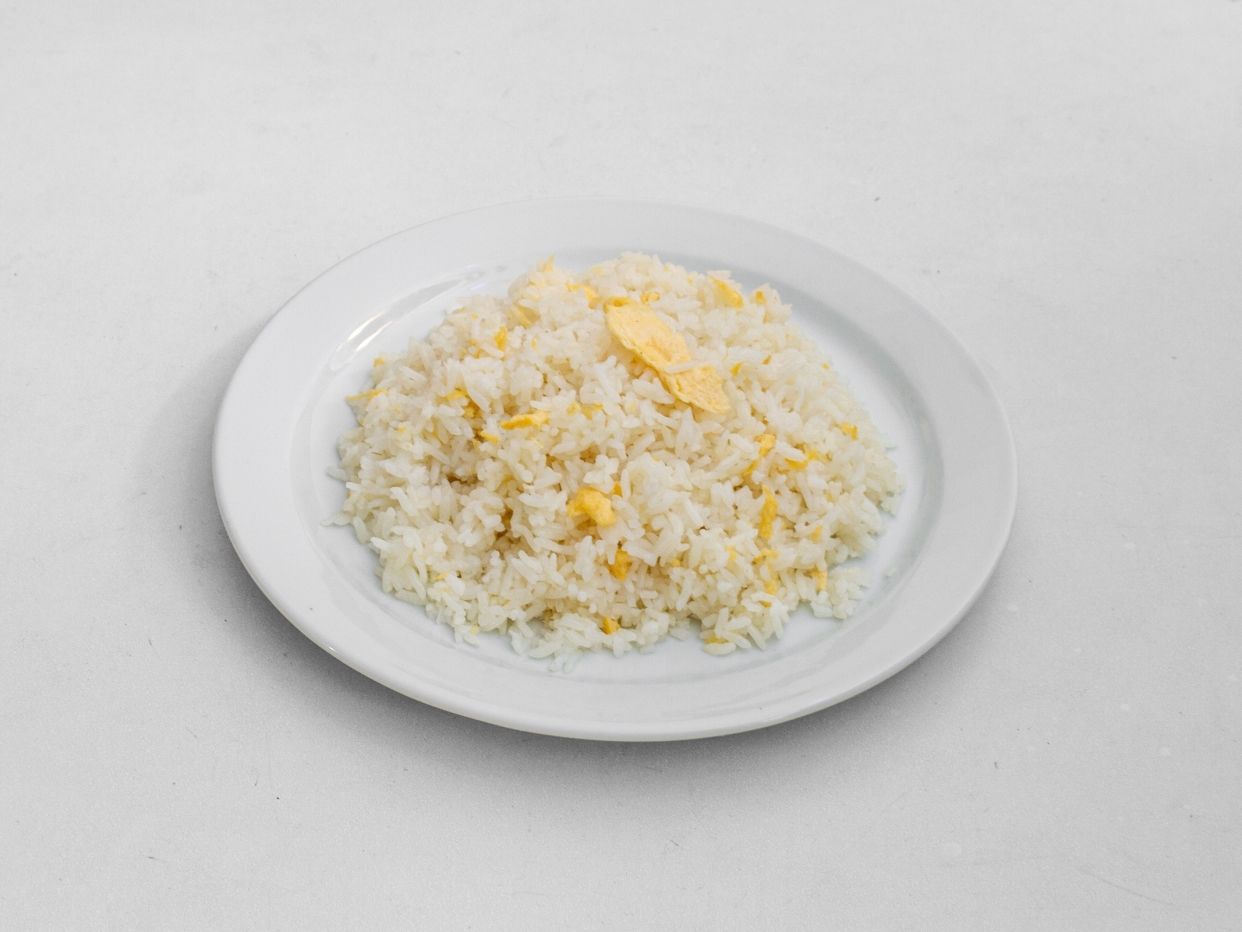 Arroz frito con huevo