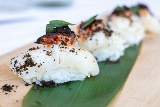 Nigiri de vieira con mantequilla 