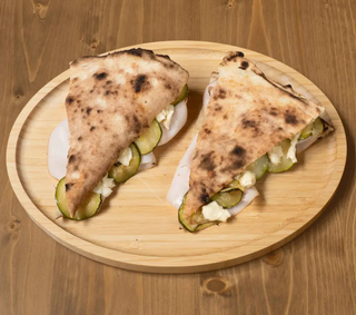 Mezzaluna POP con fesa di tacchino, zucchine e brie