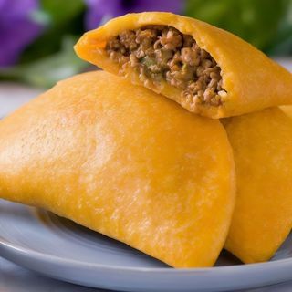Empanada de maiz rellena de ternera