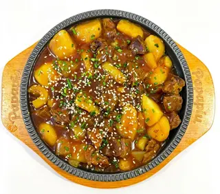 Ternera con patatas a la piedra