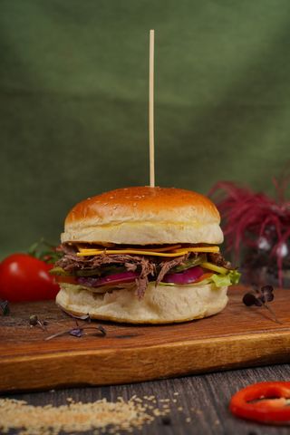 Бургер с брискетом (450г)