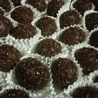 Kit 35 brigadeiros tradicional 