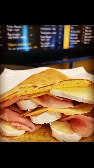 Crepe con cotto e brie