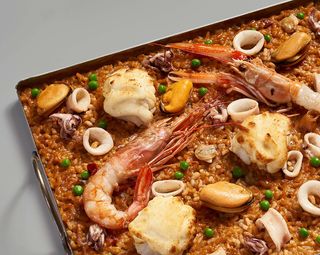 Bomba Marinera del chef con bacalao gratinado