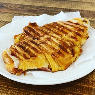 Croissant misto tostado
