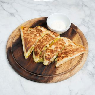 Quesadilla carnita