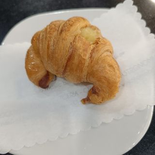 Cornetto alla crema pasticcera 