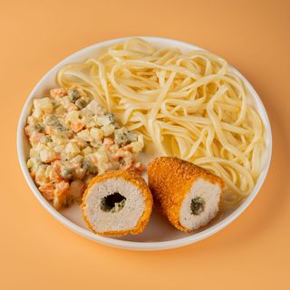 Локшина, олівʼє, котлета по-київськи