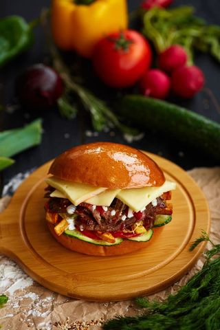 Чизбургер с говядиной (200 гр.)