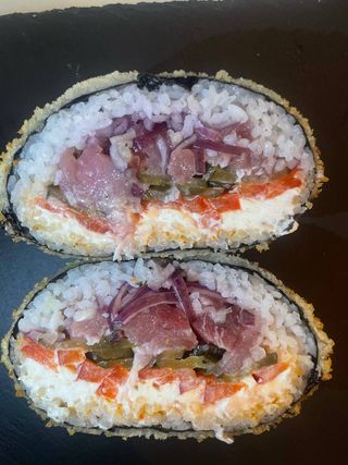Burger Tuńczyk z kiszonym ogórkiem