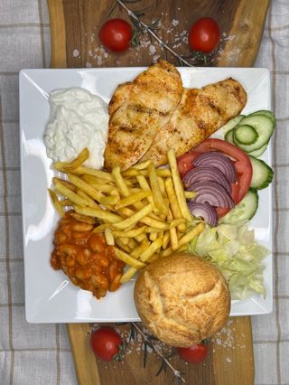 Гриловано пилешко филе с гарнитура (400г)