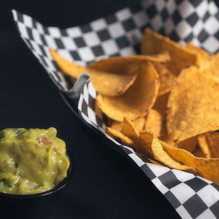 Nachos Con Guacamole