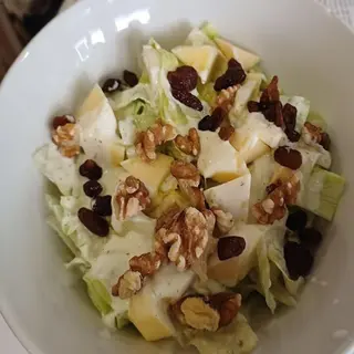 Ensalada de frutos secos y col