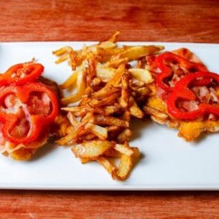 Tapa De Tortos Con Serrano Y Pimientos