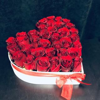 Inimă mare cu trandafiri