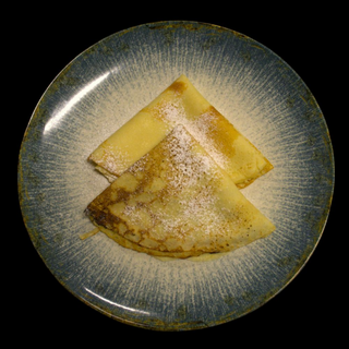 Clatite de casa cu gem de caise