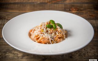 Паста з шматочками лосося та порей (270г)