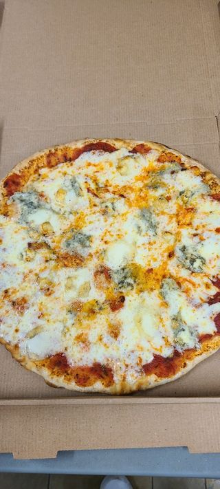 Pizza Cuatro Quesos 33